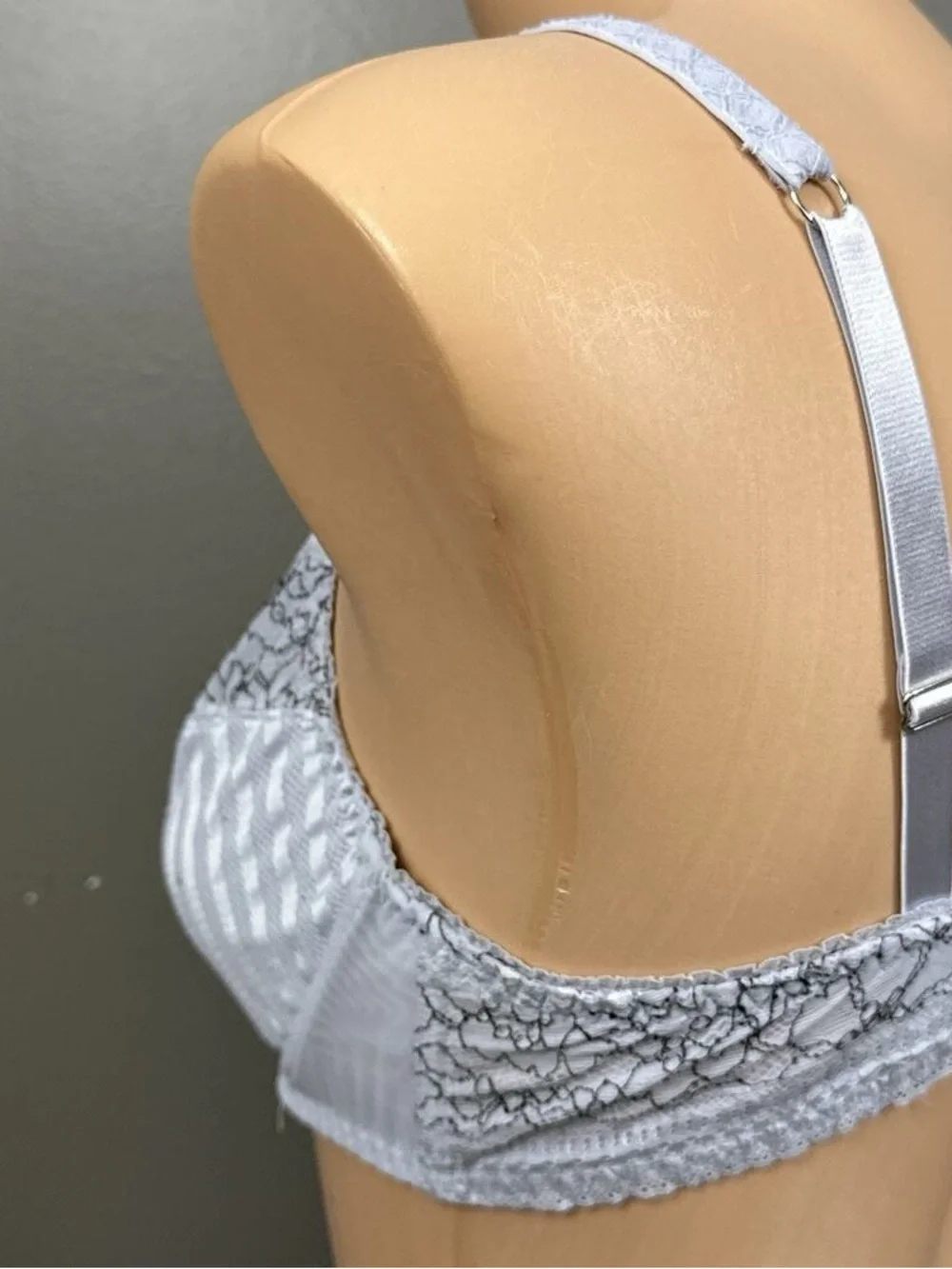 Classic Lace Underwire Bra in Light Blue